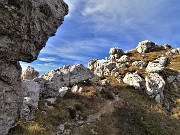 59 Passaggio tra roccioni